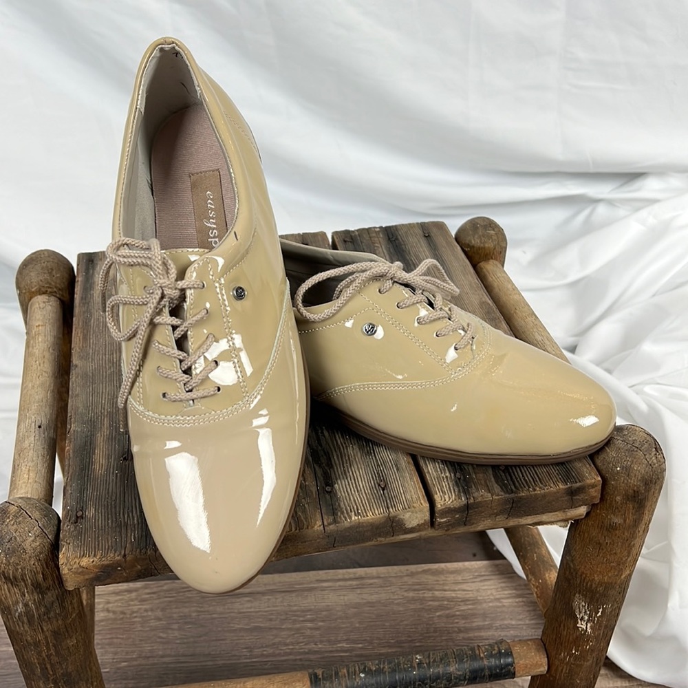 Easy Spirit Taupe Patent Leather Lace Up Walking Shoes Size 7.5